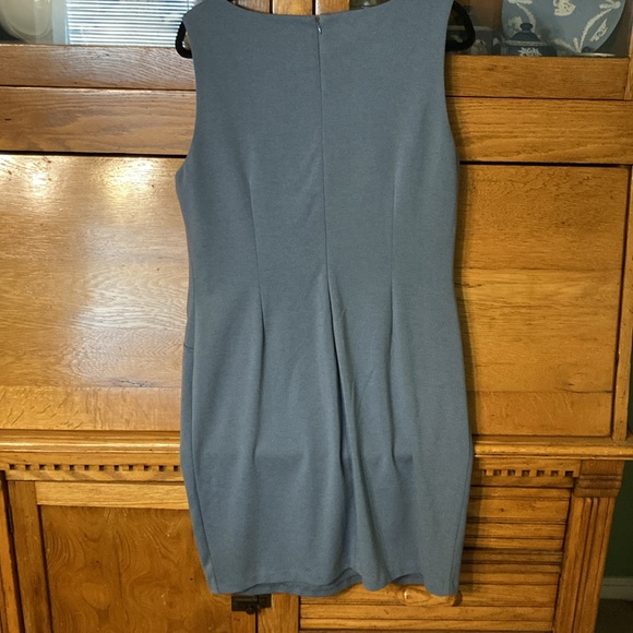 Ivanka Trump Blue Ruched Sunburst Sleeveless Round Neck Stretch Dress - Picture 3 of 11